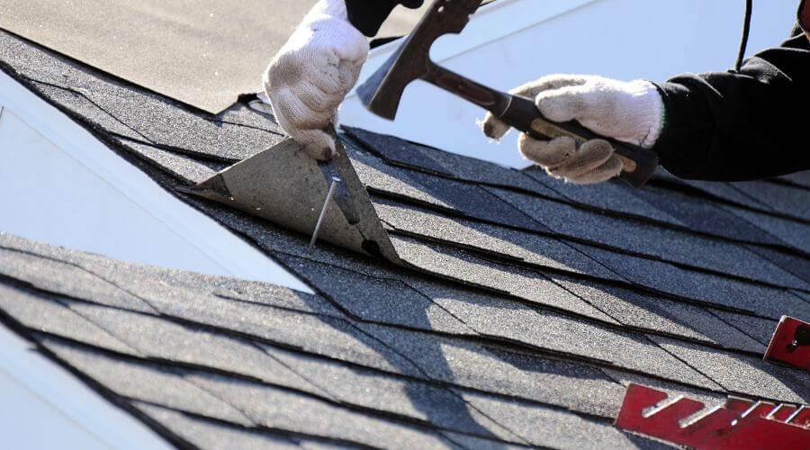Expert Emergency Roof Repairs services in Lewistown, IL